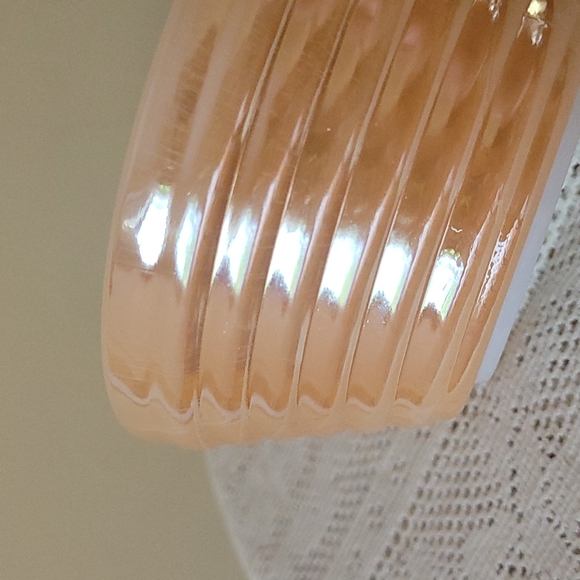 Beehive Pearl Lustre Bowl with Handle - Picture 4 of 5